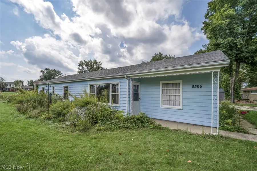 5565 Brentwood Nw Avenue, North Canton, OH 44720 - #3