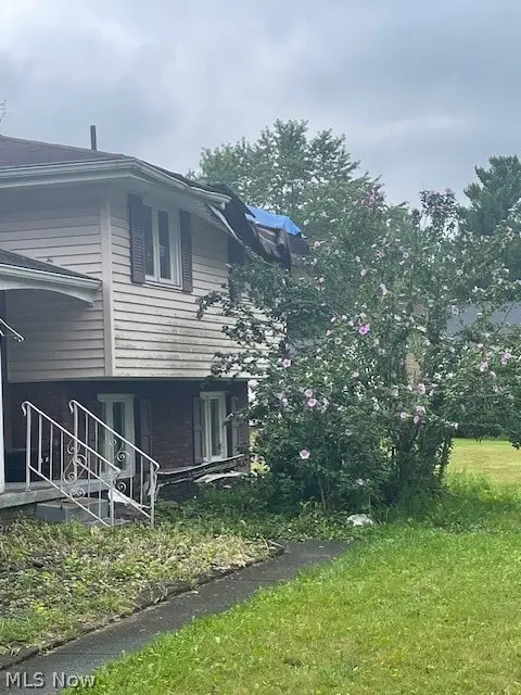 2951 Mellgren Sw Drive, Warren, OH 44481