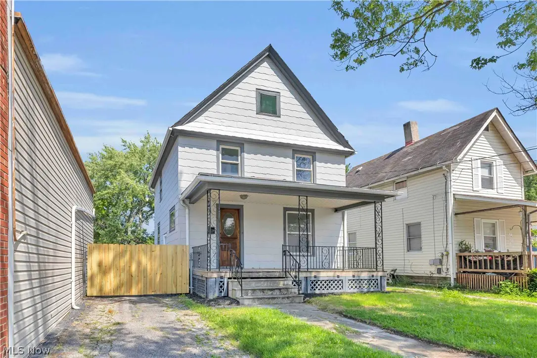 909 Lake Avenue, Elyria, OH 44035 - #1