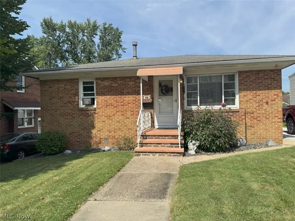 223 E Cassell Avenue, Barberton, OH 44203 - #1