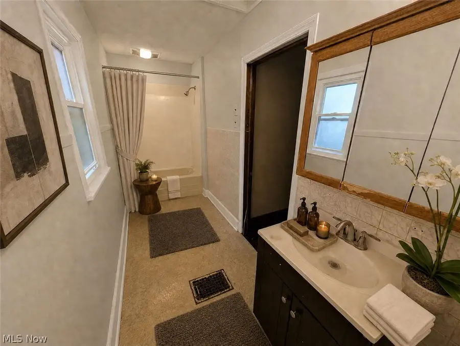 16029 Friend Avenue, Maple Heights, OH 44137 - #3
