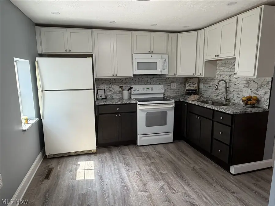623 Highland Avenue, Barberton, OH 44203 - #3