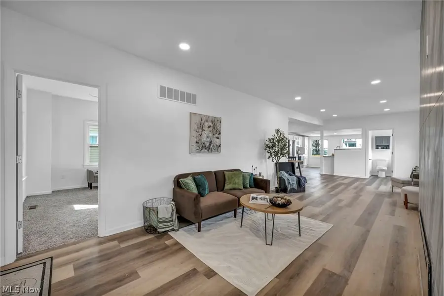 828 Nela View Road, Cleveland Heights, OH 44112 - #3