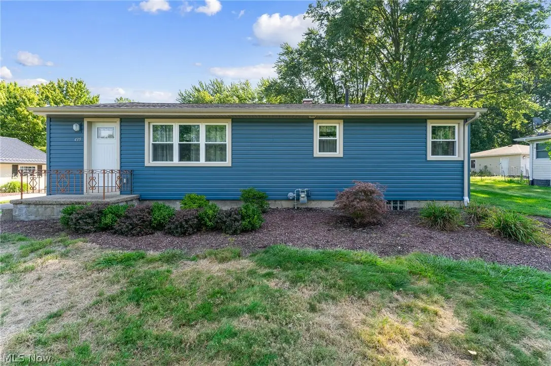 435 Cedar Drive, Cortland, OH 44410 - #1
