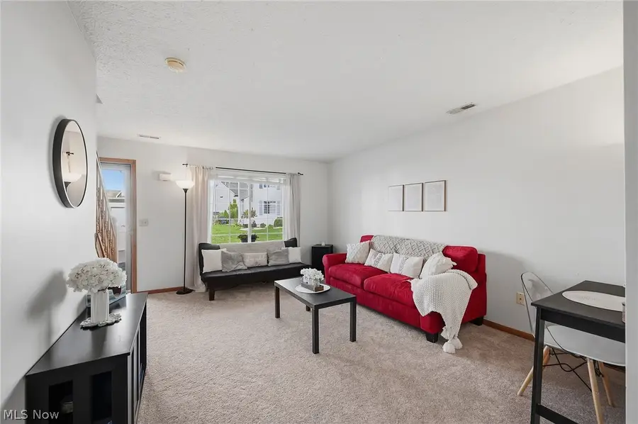 1138 Oxford Circle, Akron, OH 44312 - #3