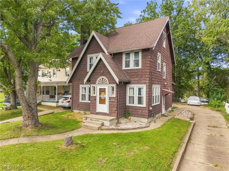 2409 Lake Road Nw Boulevard, Canton, OH 44705 - #2