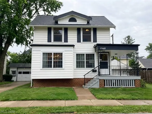 1568 Blossom Park Avenue, Lakewood, OH 44107
