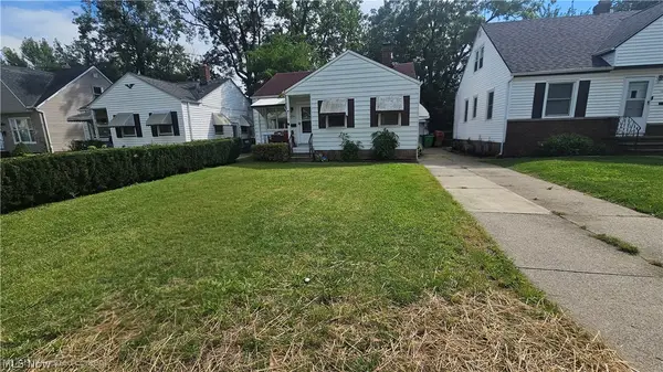 12332 Park Knoll Drive, Garfield Heights, OH 44125