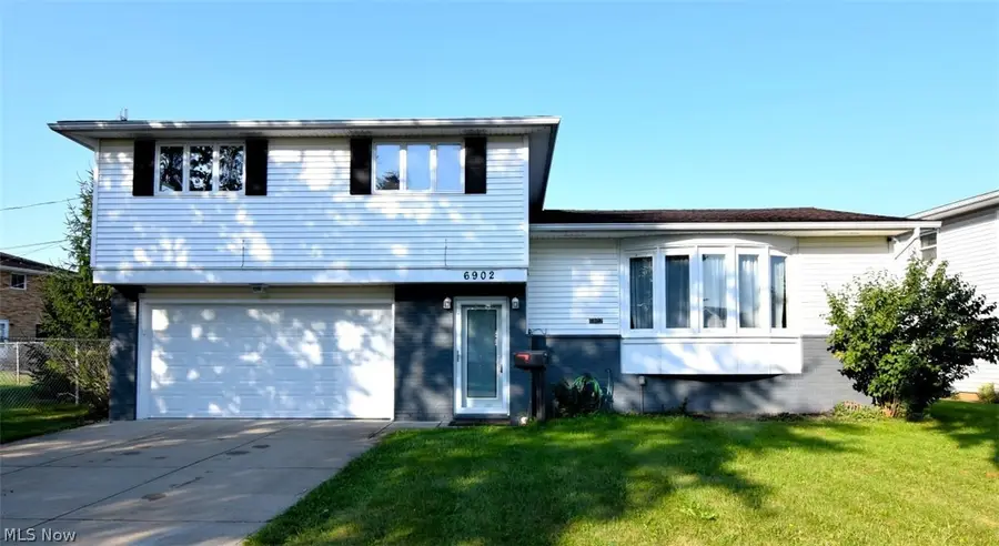 6902 Lantern Lane, Parma Heights, OH 44130 - #2
