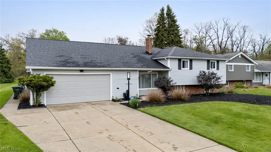 823 Belwood Drive, Highland Heights, OH 44143 - #2