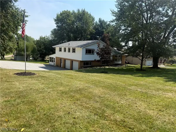 6035 Richville Sw Drive, Navarre, OH 44662