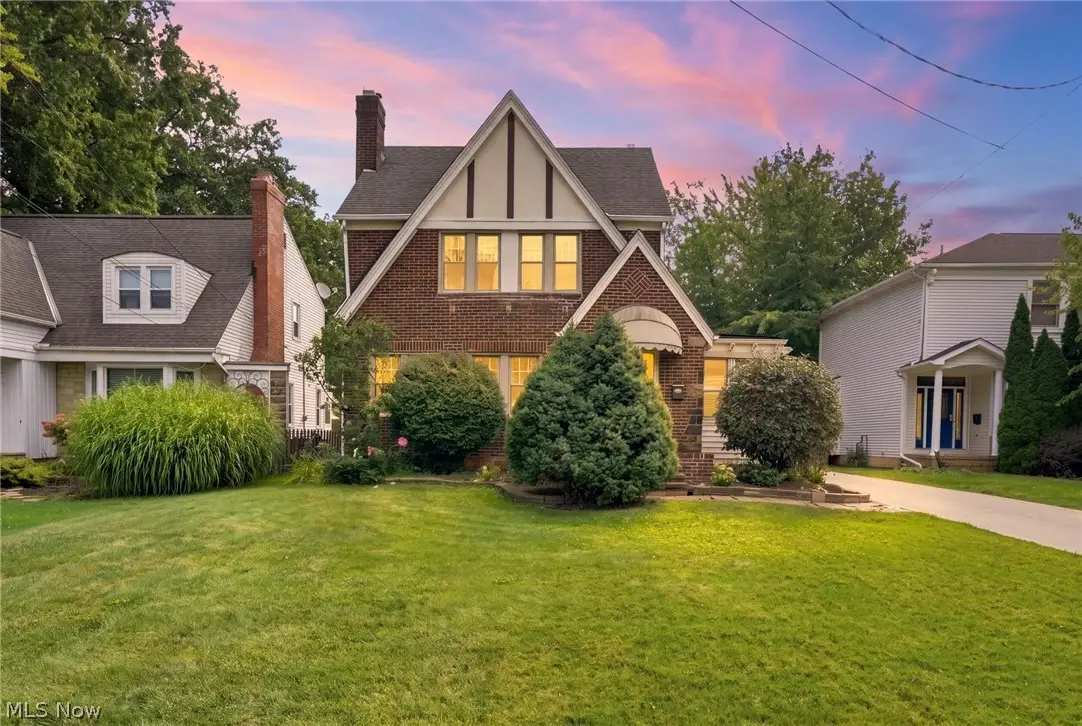 895 Richmond Road, Lyndhurst, OH 44124 - #1