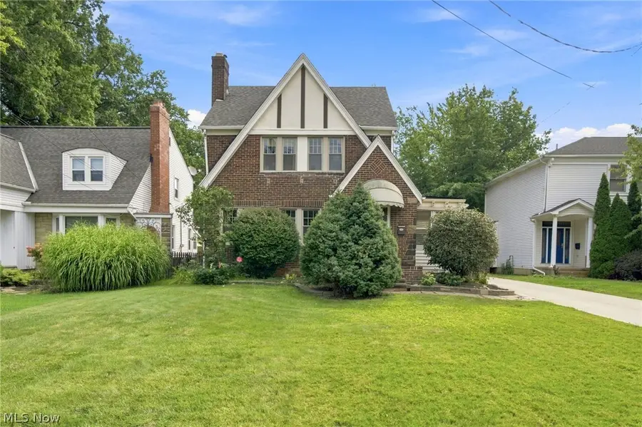 895 Richmond Road, Lyndhurst, OH 44124 - #2