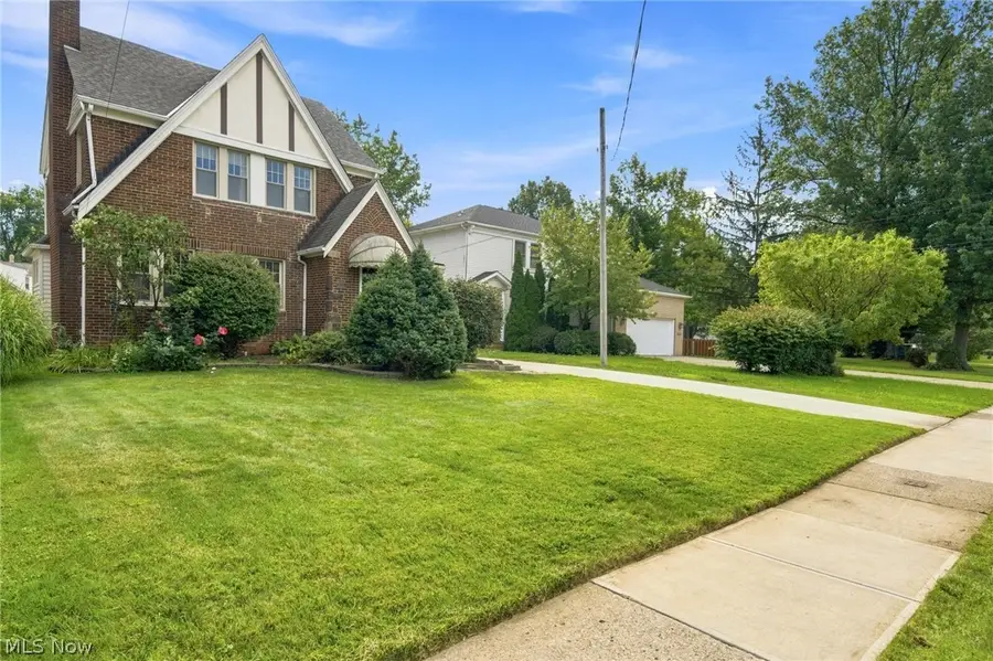 895 Richmond Road, Lyndhurst, OH 44124 - #3