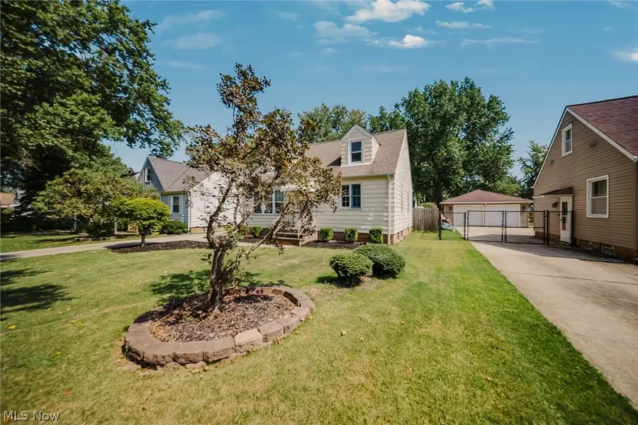 6953 Greenleaf Avenue, Parma Heights, OH 44130 - #2