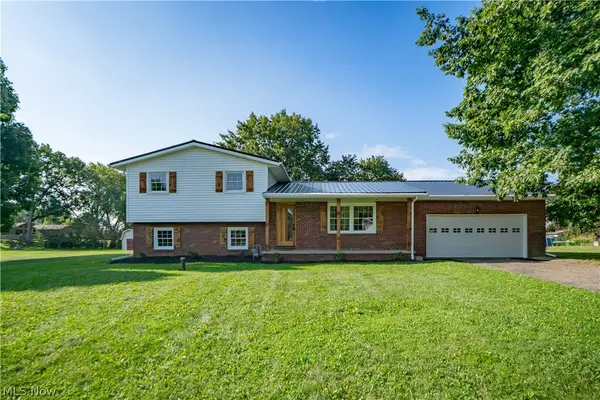 1232 Canyon Ne Street, Uniontown, OH 44685