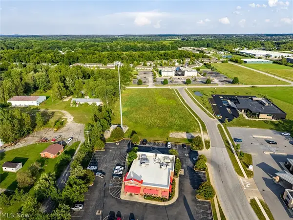 2 Emerald W Parkway, Norwalk, OH 44857