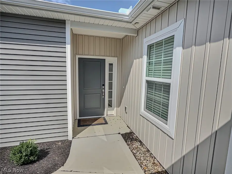 118 W Spring Drive, Elyria, OH 44035 - #3