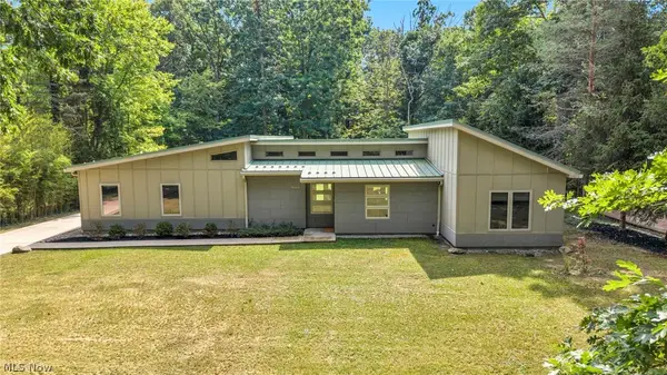8365 Whitewood Road, Brecksville, OH 44141