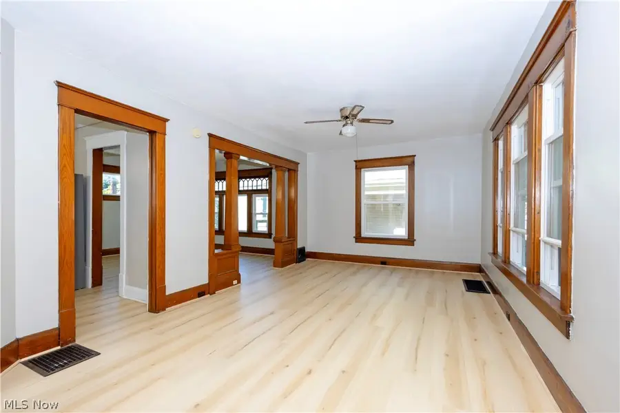 121 Chestnut Ne Avenue, Massillon, OH 44646 - #3