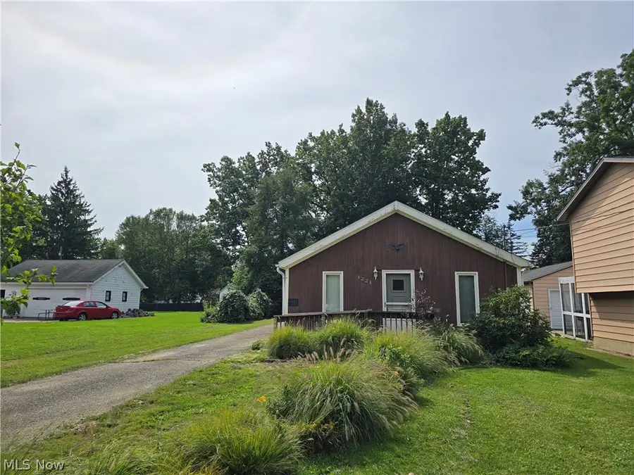 1221 Lake Avenue, Aurora, OH 44202 - #2