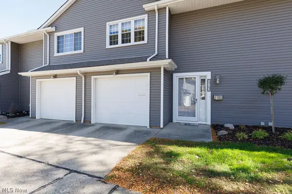 1717 Walnut Lane #8-52, Rocky River, OH 44116