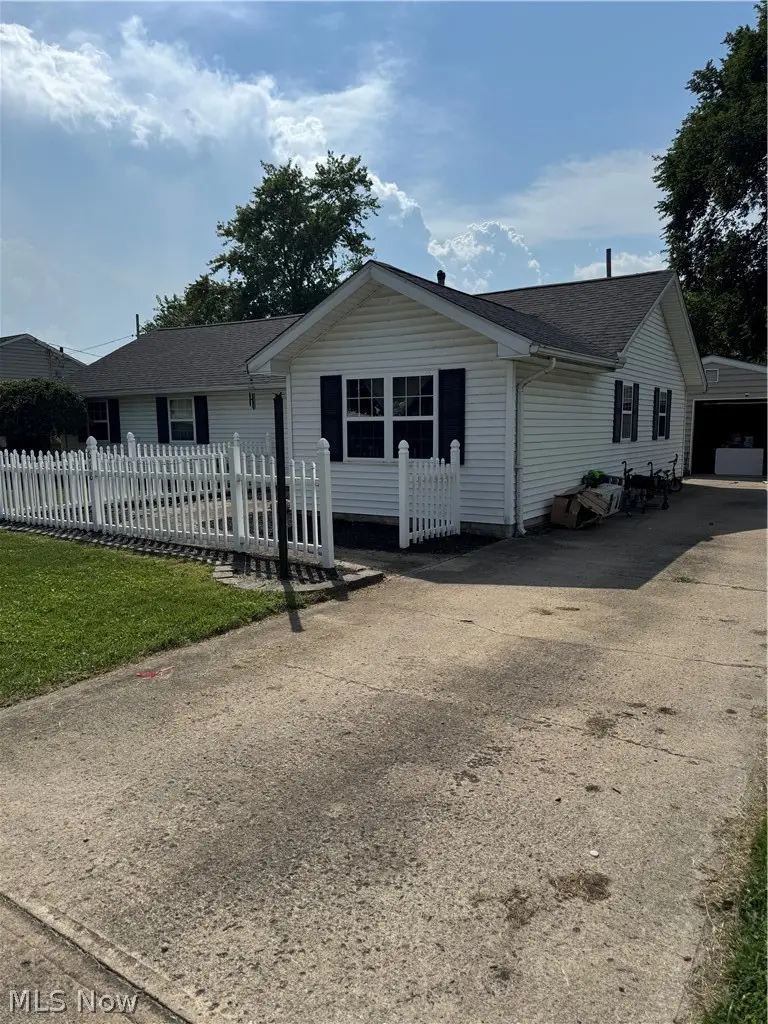 618 Idlewood Avenue, Sheffield Lake, OH 44054 - #2