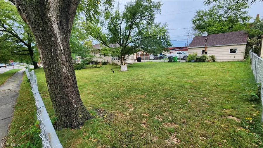 7925 Garfield Boulevard, Garfield Heights, OH 44125 - #3
