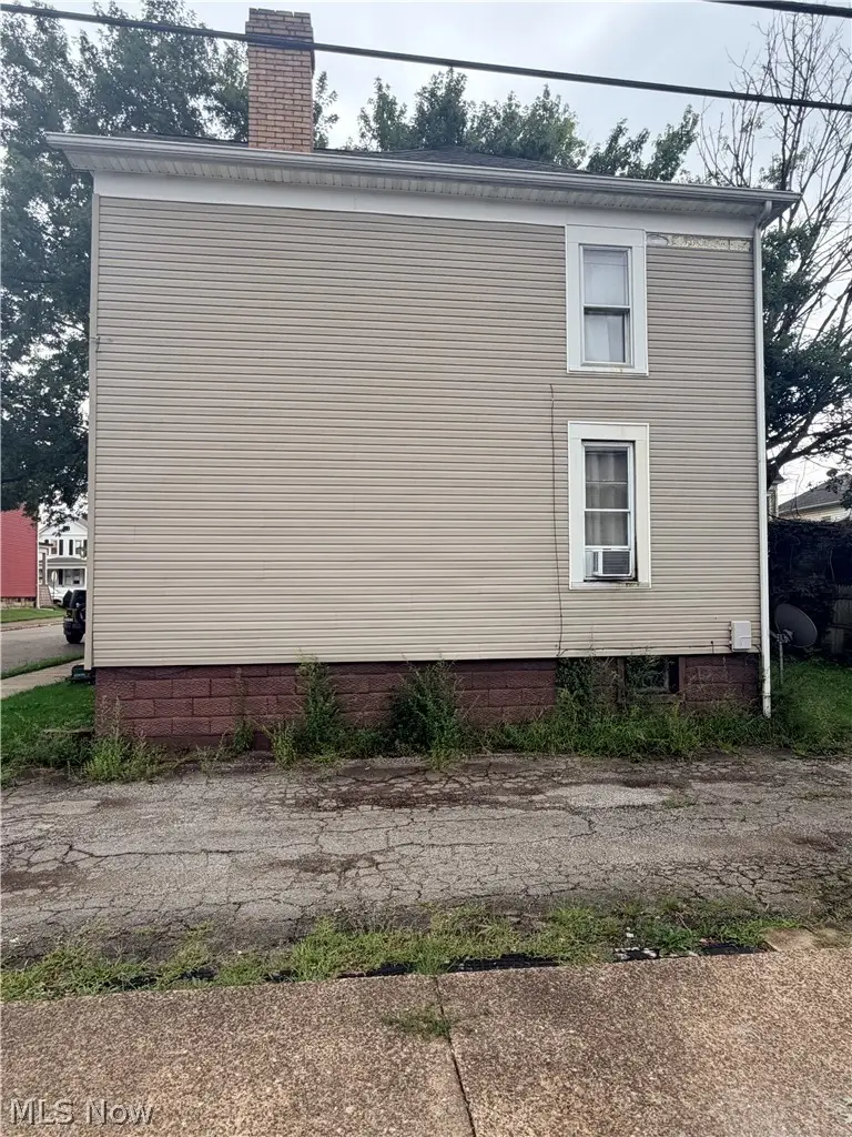 607 Adams Street, Martins Ferry, OH 43935 - #2
