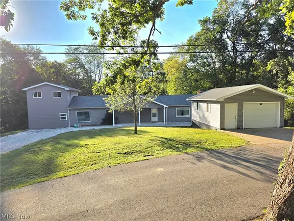 2372 Oak Grove Extension Road, St Marys, WV 26170