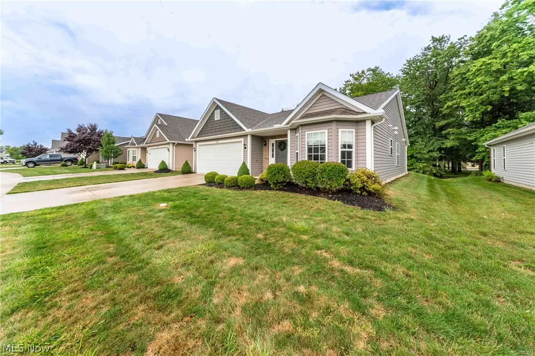 27282 Emerald N Oval, Olmsted, OH 44138 - #1