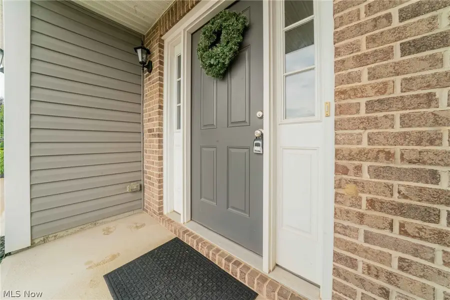 27282 Emerald N Oval, Olmsted, OH 44138 - #3