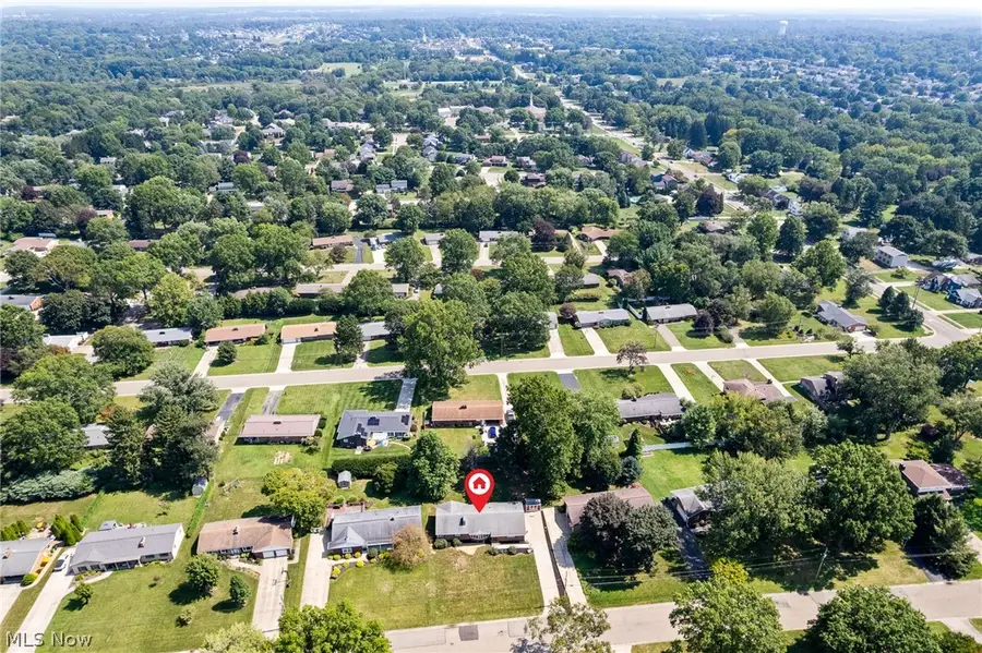 204 Sutton Ne Avenue, North Canton, OH 44720 - #2