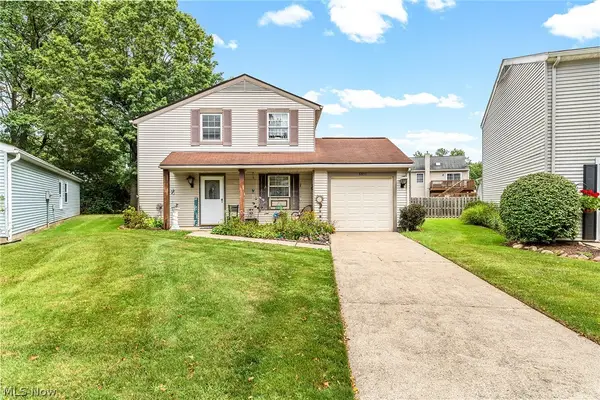 8851 Holly Lane, Olmsted Falls, OH 44138