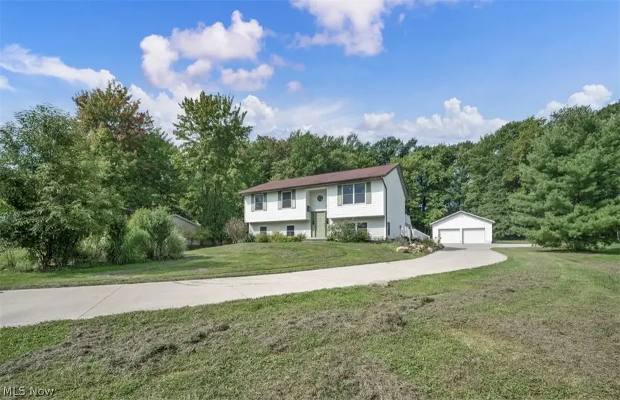 10142 Hillcrest Road, Kirtland, OH 44094 - #2