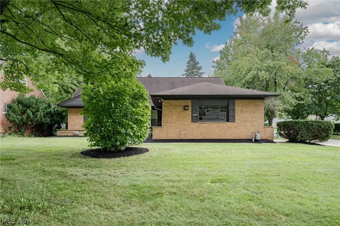 5680 Alberta Drive, Lyndhurst, OH 44124 - #1