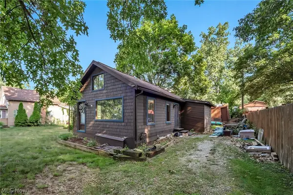 101 Radnor Avenue, Coventry, OH 44319