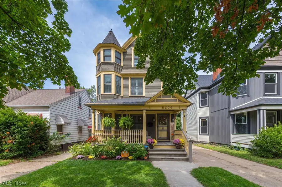 6204 W Clinton Avenue, Cleveland, OH 44102 - #2