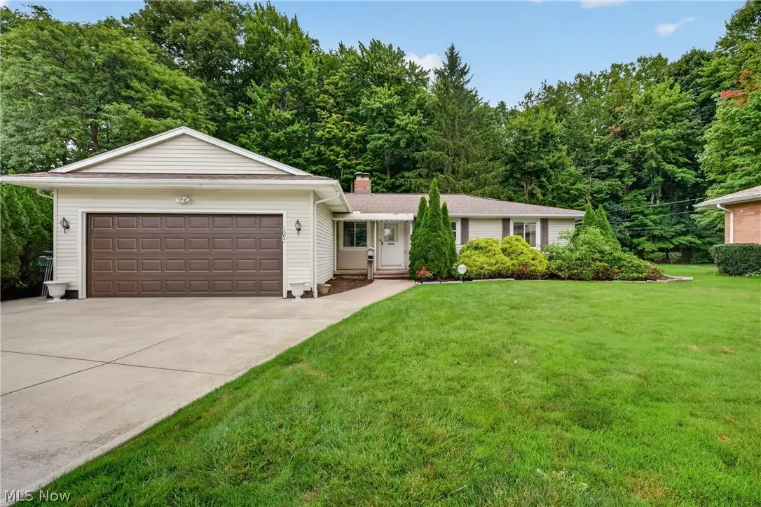 1597 Windsor Circle, Mayfield Heights, OH 44124 - #1