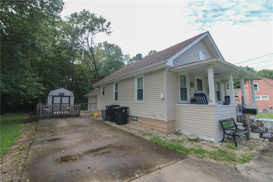 1069 Raymond Nw Street, Warren, OH 44485 - #3