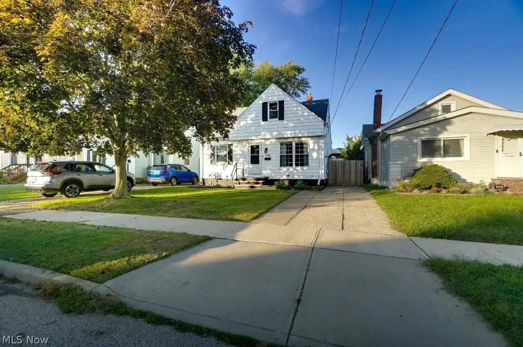 395 E 324th Street, Willowick, OH 44095 - #1