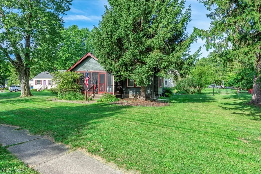 8424 Usher Road, Olmsted Falls, OH 44138 - #2