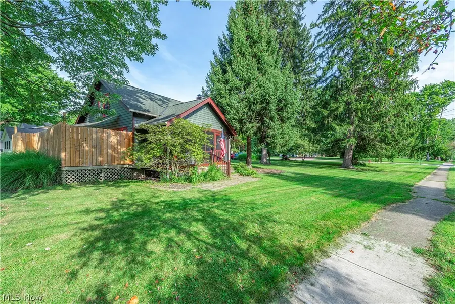 8424 Usher Road, Olmsted Falls, OH 44138 - #3