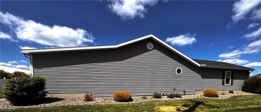 703 Oak Tree Lane, Belpre, OH 45714 - #2