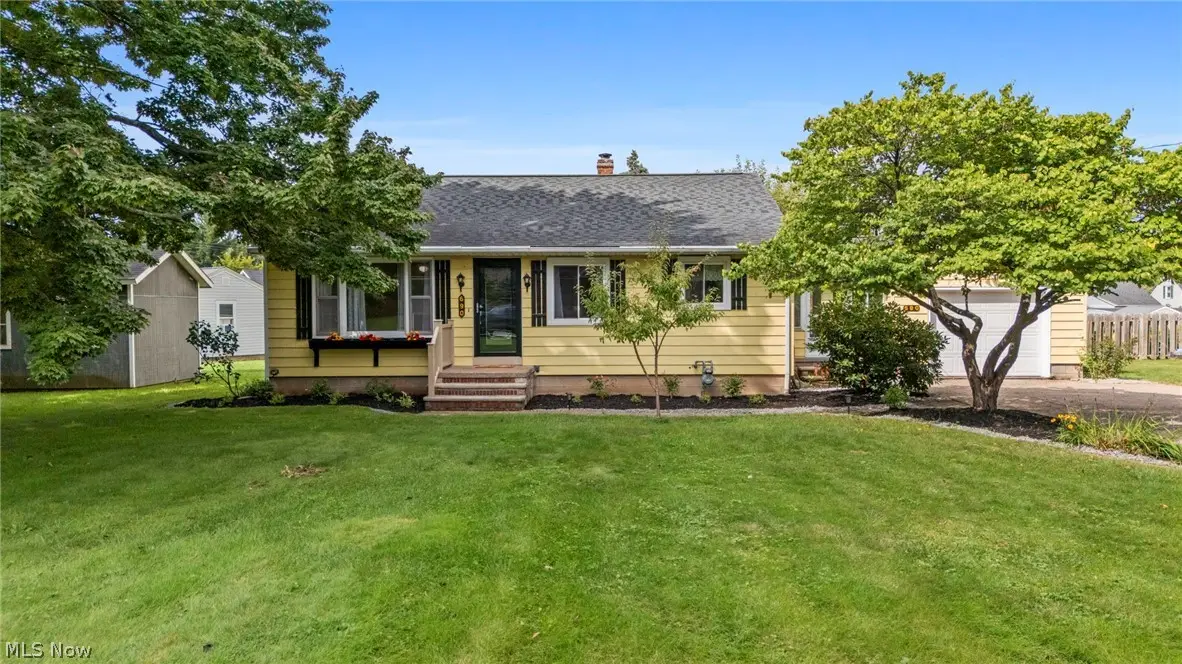 690 Autumn Drive, Amherst, OH 44001 - #1