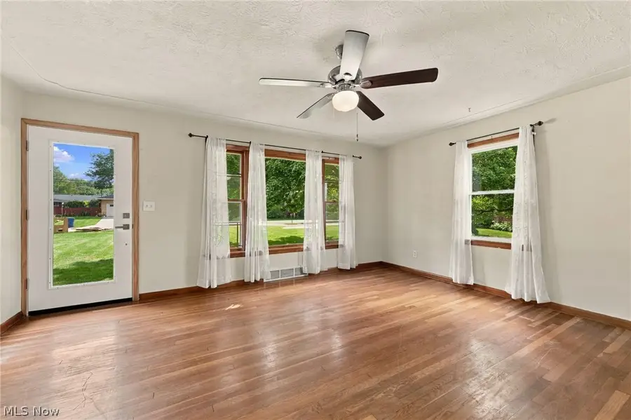 690 Autumn Drive, Amherst, OH 44001 - #3