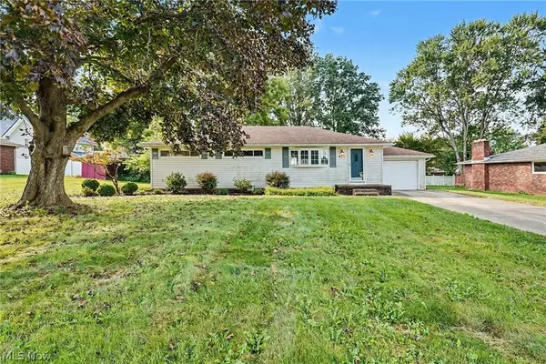 811 Leecrest Nw Street, Massillon, OH 44646