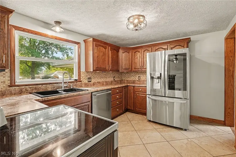 811 Leecrest Nw Street, Massillon, OH 44646 - #2