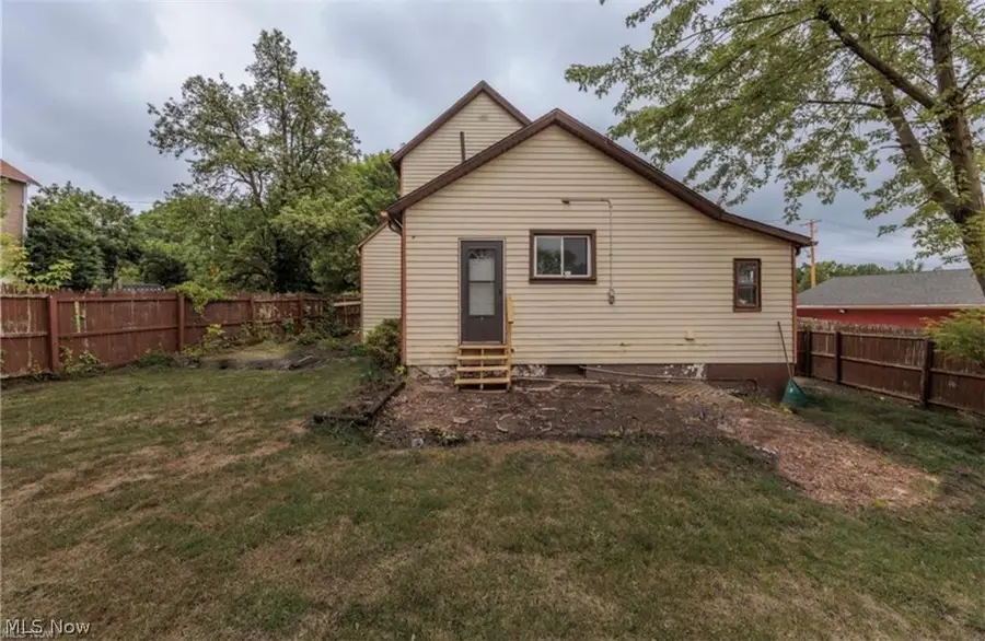 1147 Newton Street, Akron, OH 44305 - #3