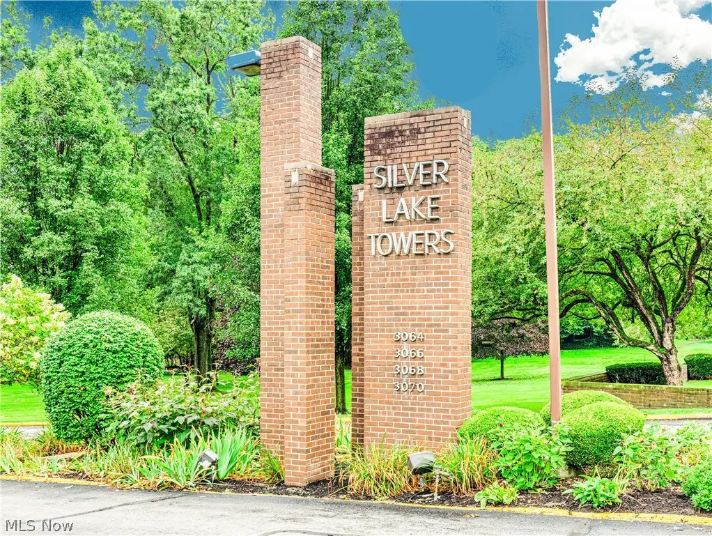 3064 Kent Road, Stow, OH 44224 - #1